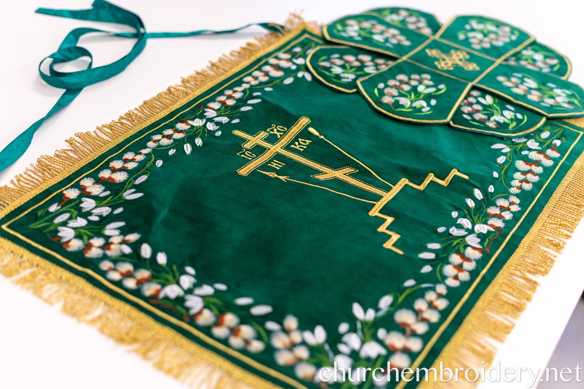 Elegant Gold-Embroidered Chalice Covers for Palm Sunday — photo 8
