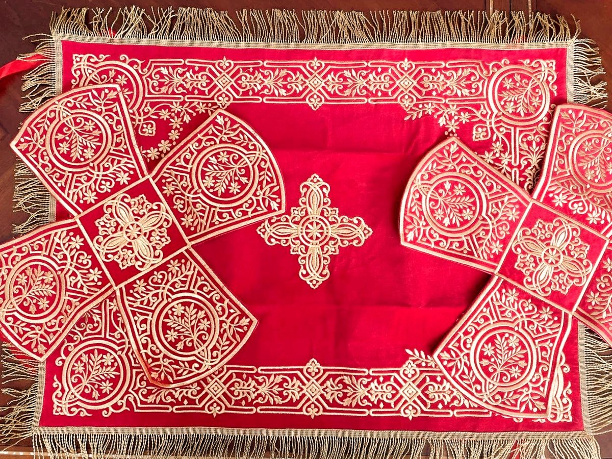 Embroidered Chalice covers, veils. Red-gold