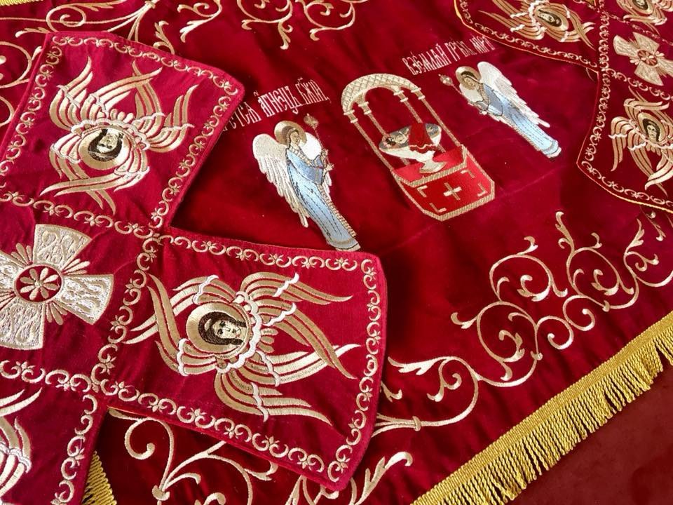 Embroidered Chalice covers, veils. Red Color, embroidered, with angels — photo 2