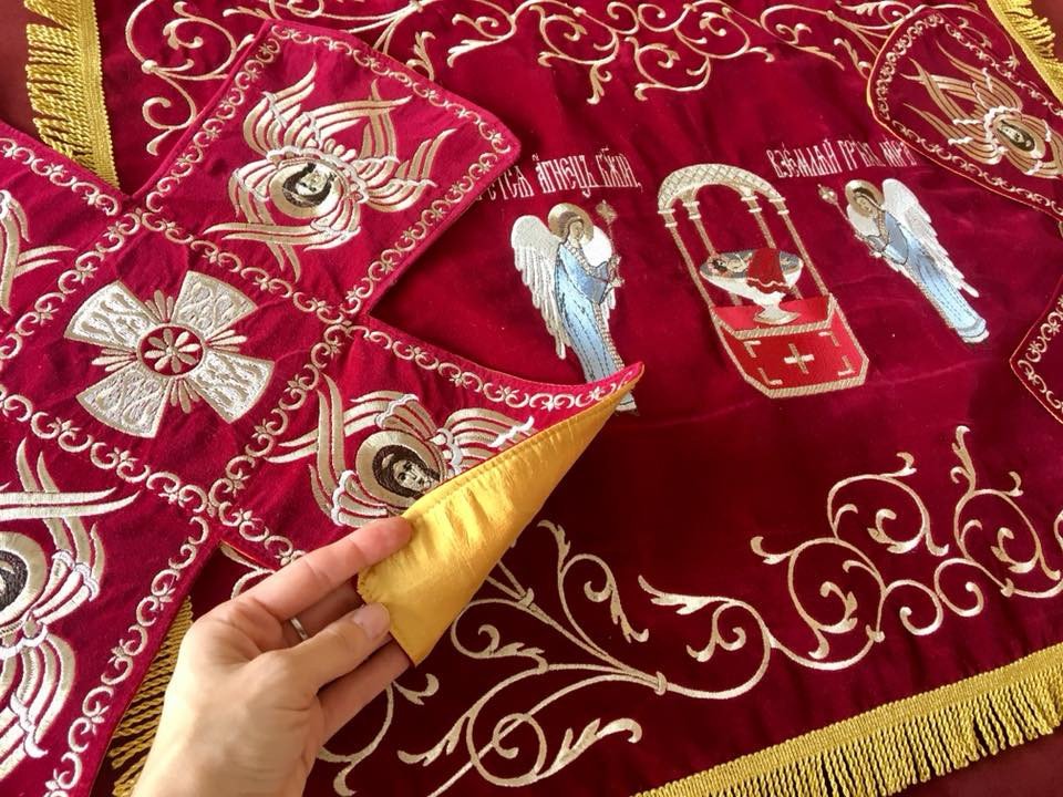 Embroidered Chalice covers, veils. Red Color, embroidered, with angels — photo 3
