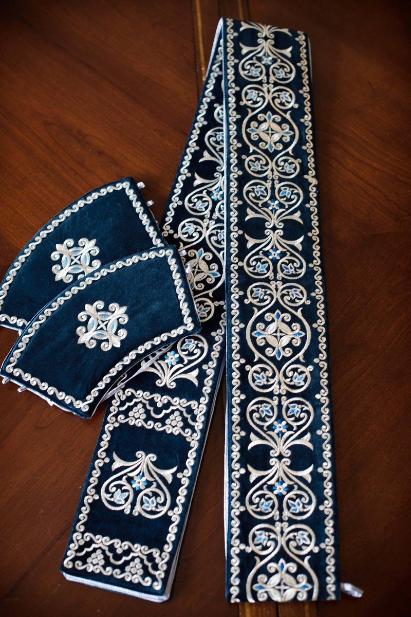 Embroidered Deacon Orarion &amp; Cuffs Set — photo 4