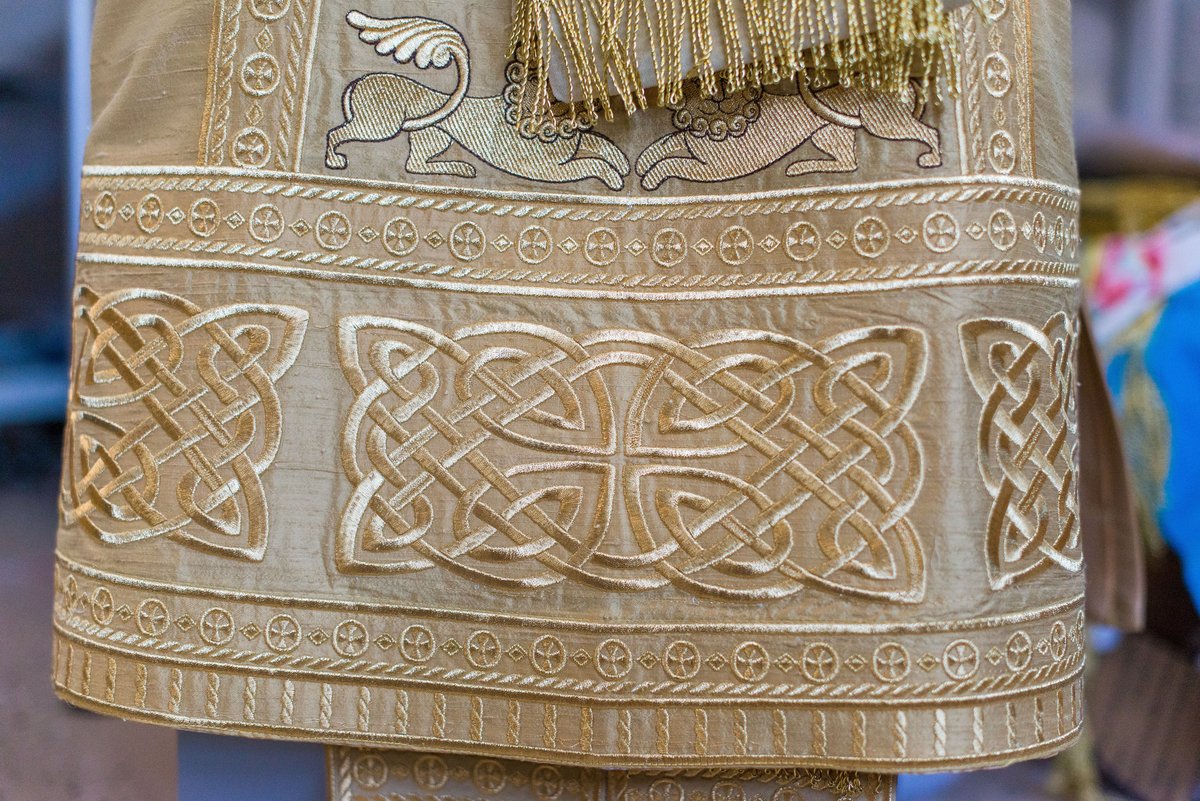 Elegant Dupioni Silk Bishop Vestments Set — photo 10