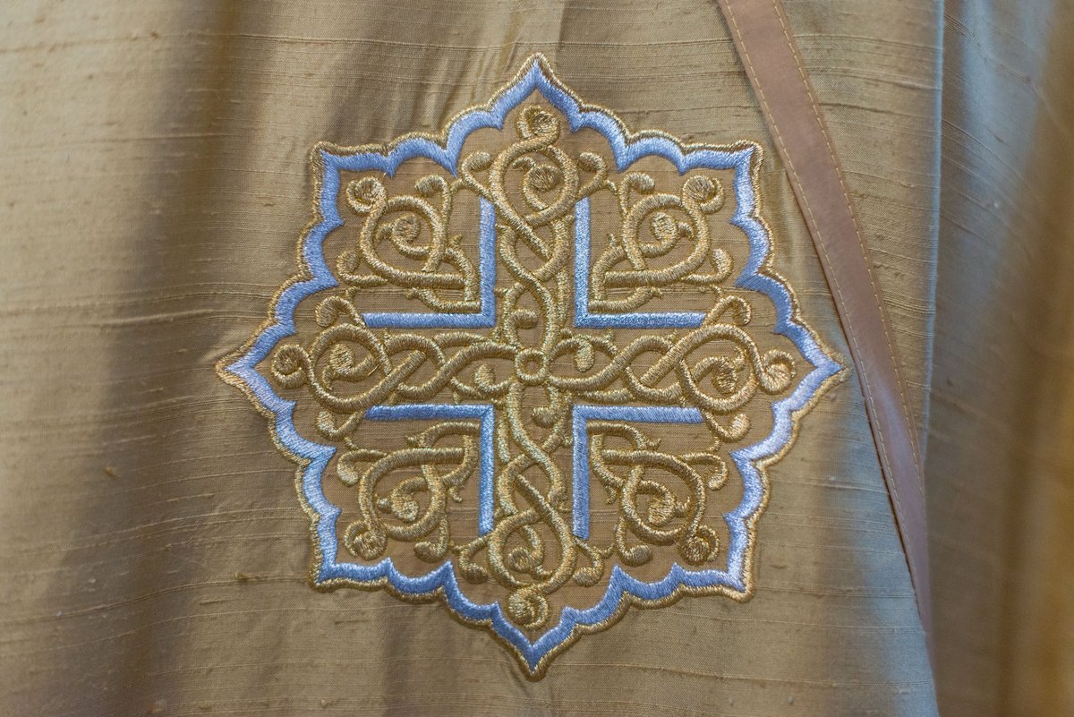 Elegant Dupioni Silk Bishop Vestments Set — photo 14