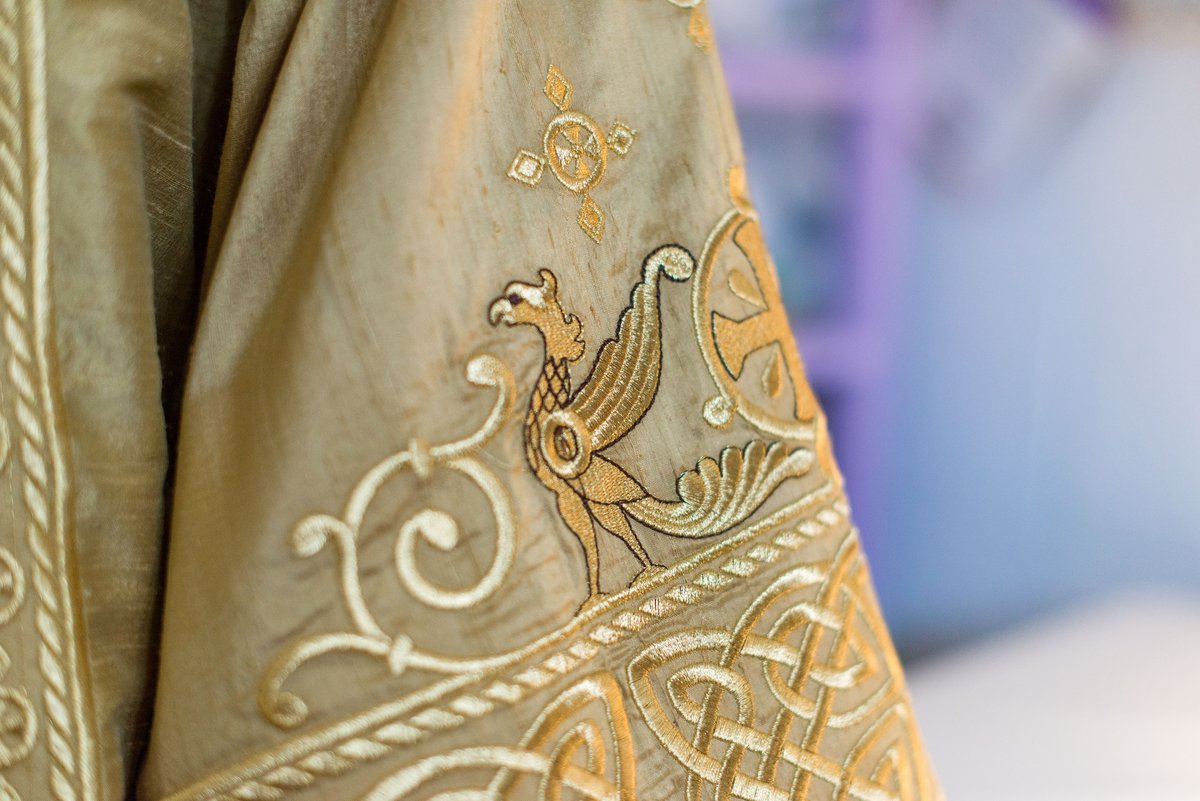 Elegant Dupioni Silk Bishop Vestments Set — photo 2