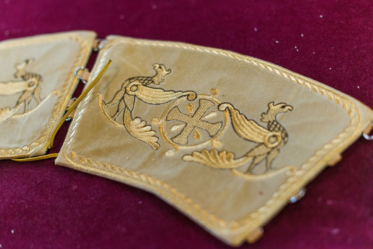 Elegant Dupioni Silk Bishop Vestments Set — photo 6