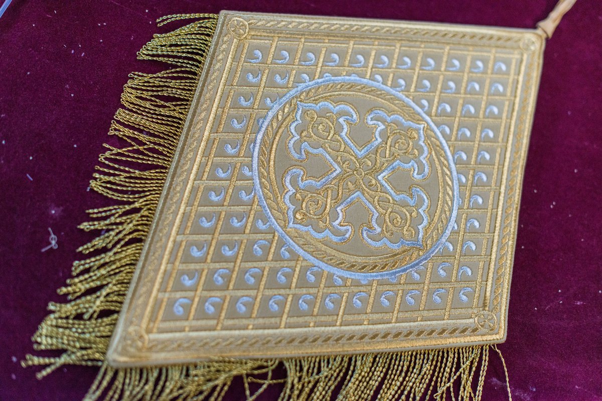 Elegant Dupioni Silk Bishop Vestments Set — photo 9