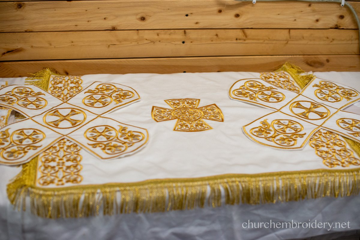 Embroidered Gold Chalice Covers for Orthodox Worship — photo 2