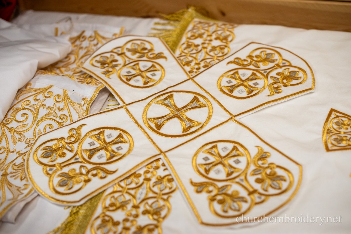 Embroidered Gold Chalice Covers for Orthodox Worship — photo 3