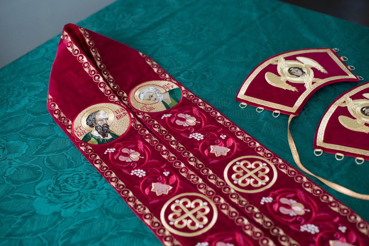 Fully embroidered deacon orarion and cuffs