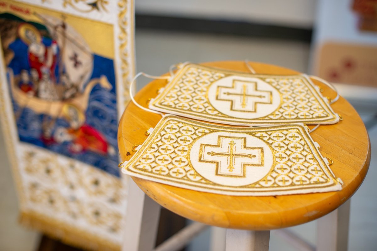 Fully Embroidered Epitrachelion –Saint Nicholas with the Icon — photo 5