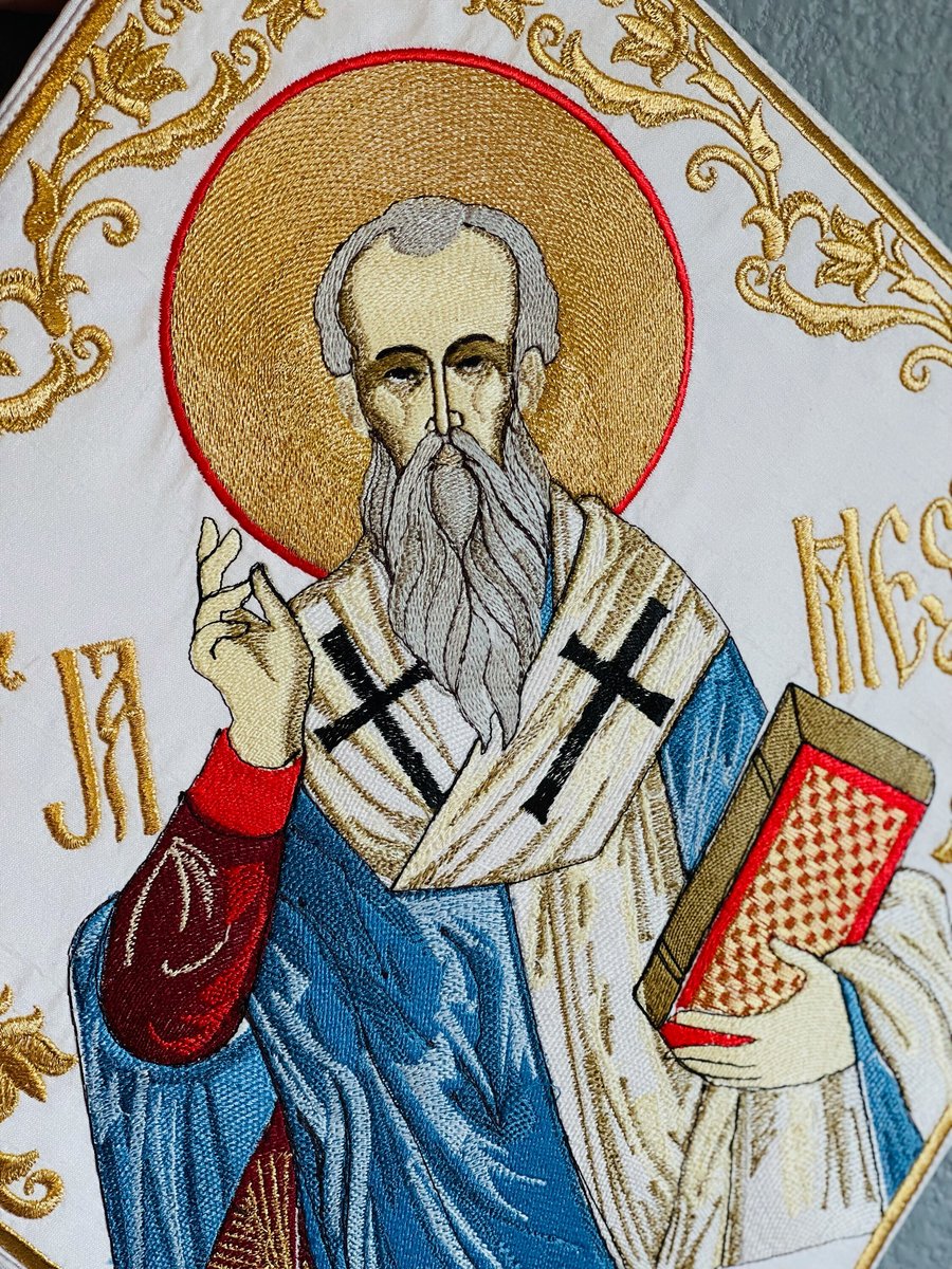 Orthodox priest palitsa Epigonation with the st James icon — photo 2