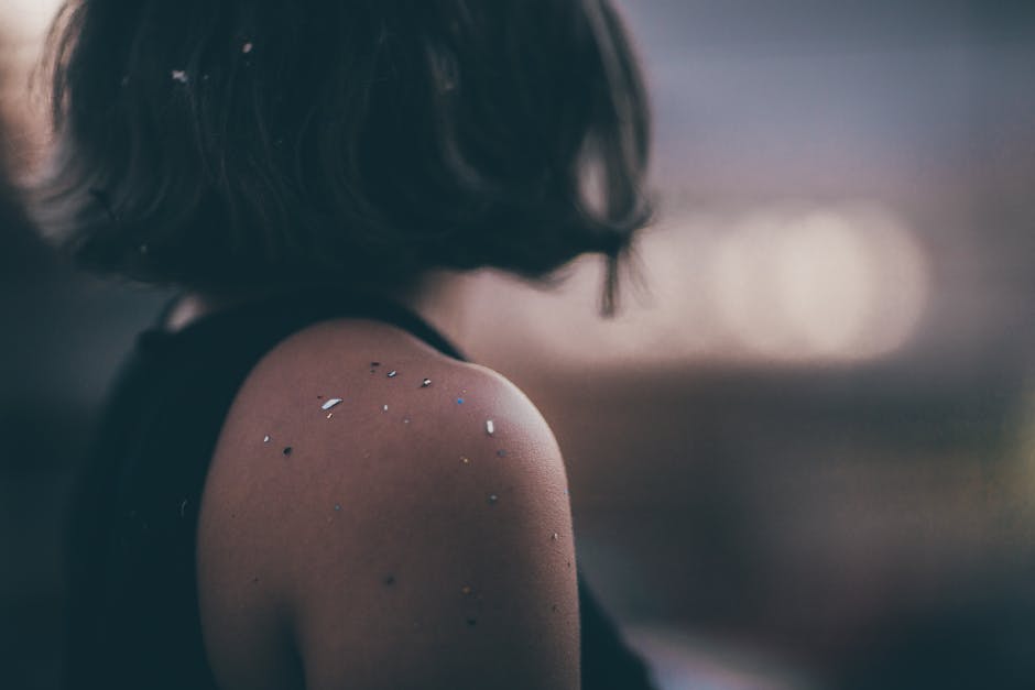 An illustrative, 16:9 image of a subtle, elegant transition. Perhaps a blurred background of microscopic cells morphing into a silhouette of a pregnant woman, symbolizing the connection between cellular health and human well-being, with gentle light effects. - Photo by Luis Quintero on Pexels