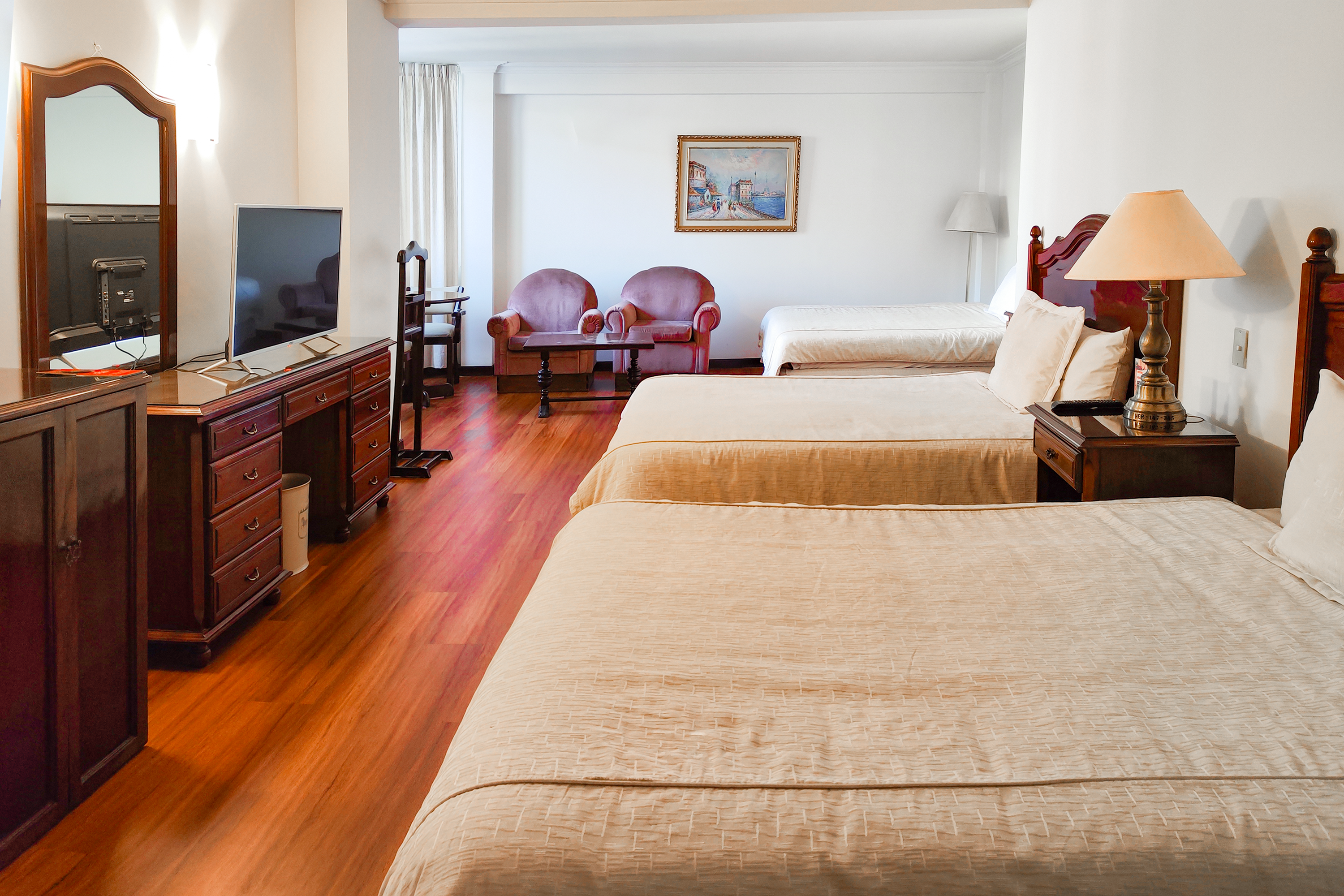 Suite Triple en Hotel Rey Palace - Ideal para familias