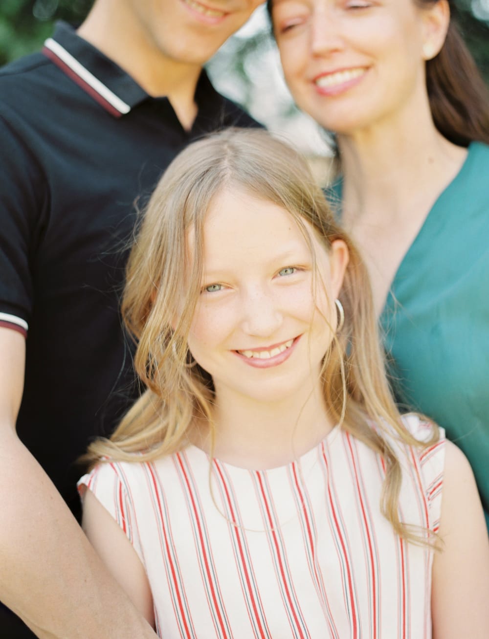 Joakim × Anna — Bröllopsfotograf och familjefotograf i Skåne och på Bjäre — Familjefotografering  i hemmet, image 3