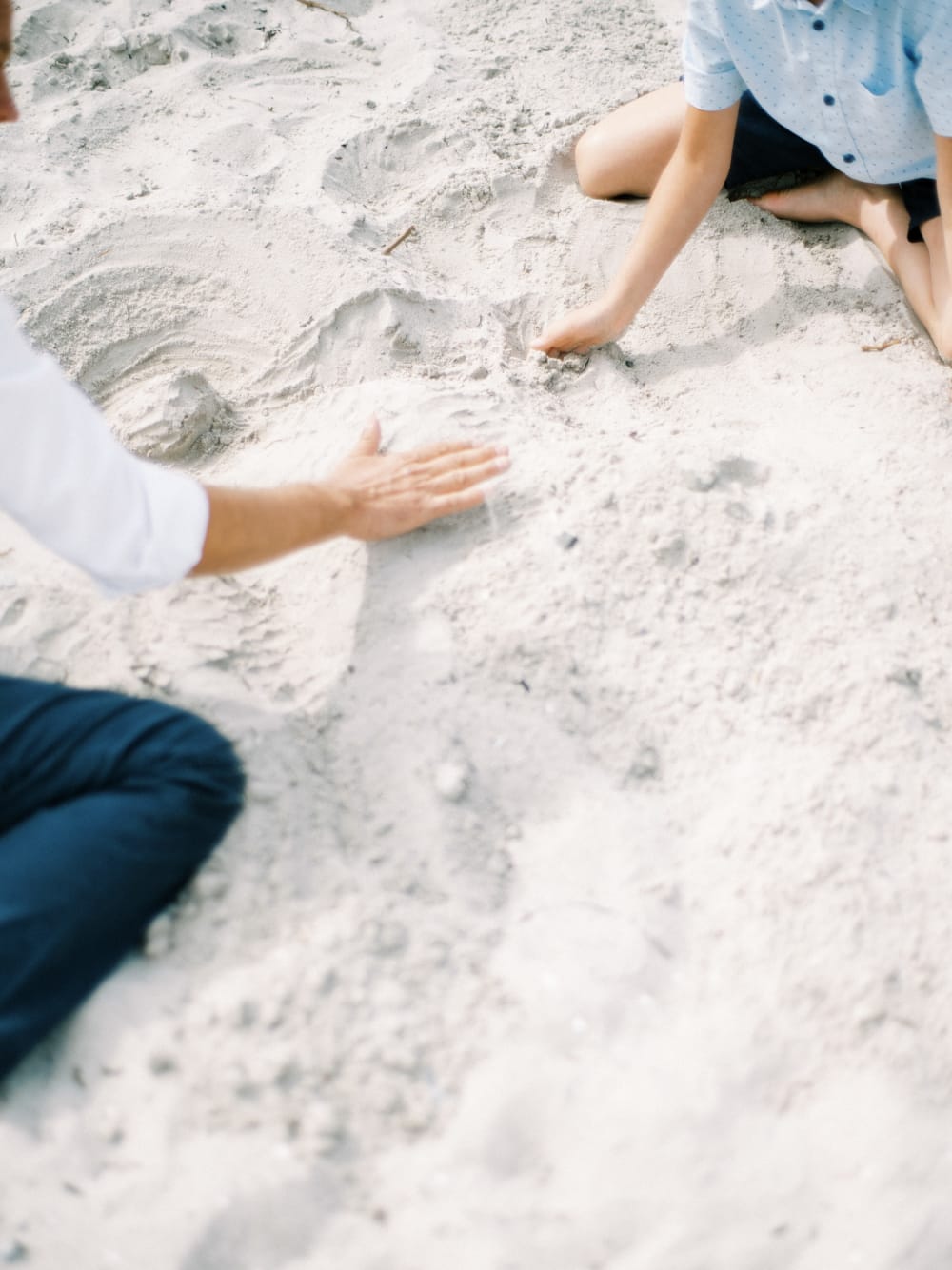 Joakim × Anna — Bröllopsfotograf och familjefotograf i Skåne och på Bjäre — Familjefotografering på stranden, image 35
