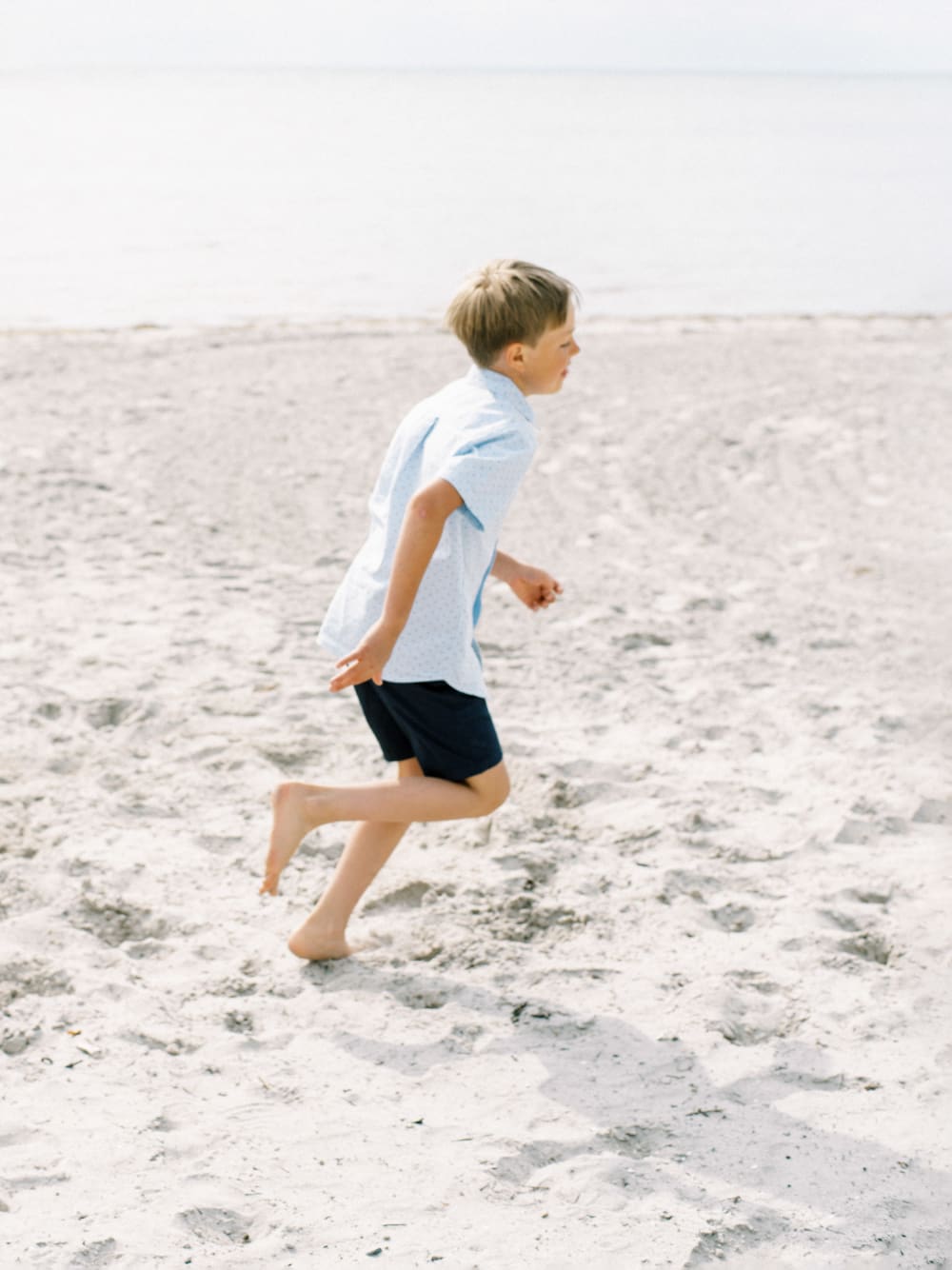 Joakim × Anna — Bröllopsfotograf och familjefotograf i Skåne och på Bjäre — Familjefotografering på stranden, image 36