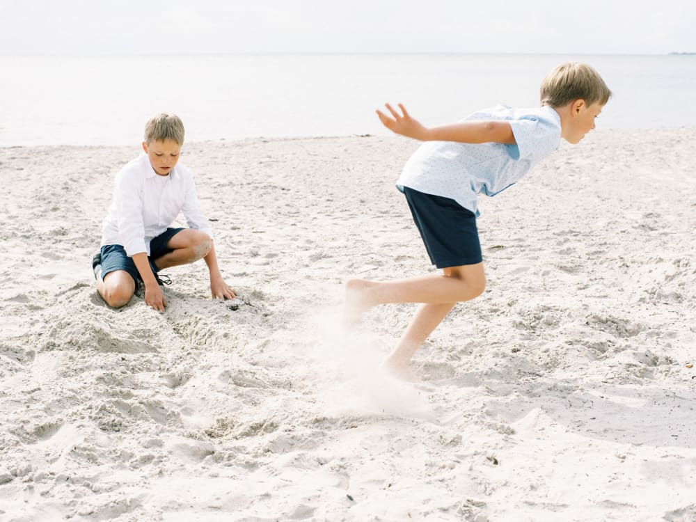 Joakim × Anna — Bröllopsfotograf och familjefotograf i Skåne och på Bjäre — Familjefotografering på stranden, image 37