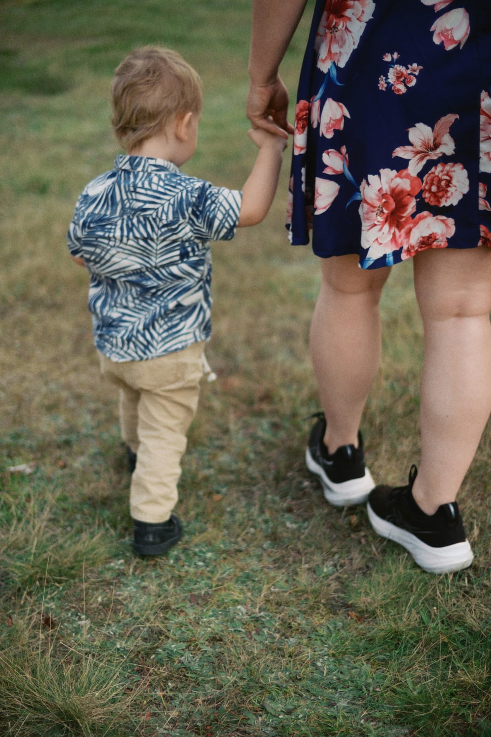 Joakim × Anna — Bröllopsfotograf och familjefotograf i Skåne och på Bjäre — Familjefotografering vid Östarp, image 2