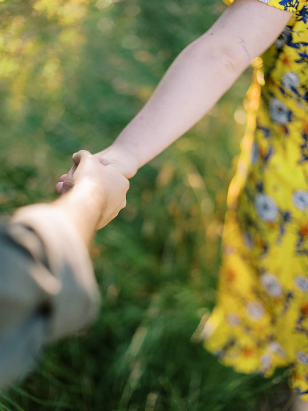 Joakim × Anna — Bröllopsfotograf och familjefotograf i Skåne och på Bjäre — Gravidfotografering i kvälljsljus, image 2