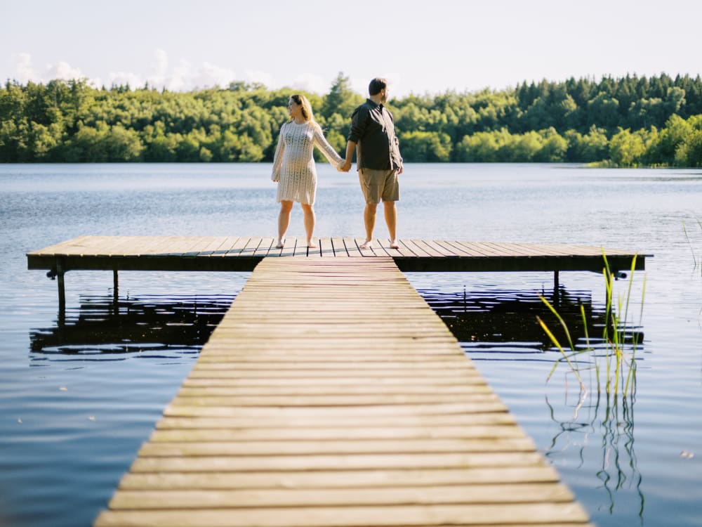 Joakim × Anna — Bröllopsfotograf och familjefotograf i Skåne och på Bjäre — Gravidfotografering i kvälljsljus, image 19
