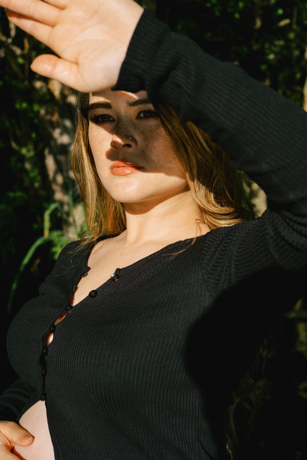 Joakim × Anna — Bröllopsfotograf och familjefotograf i Skåne och på Bjäre — Gravidfotografering i kvälljsljus, image 40