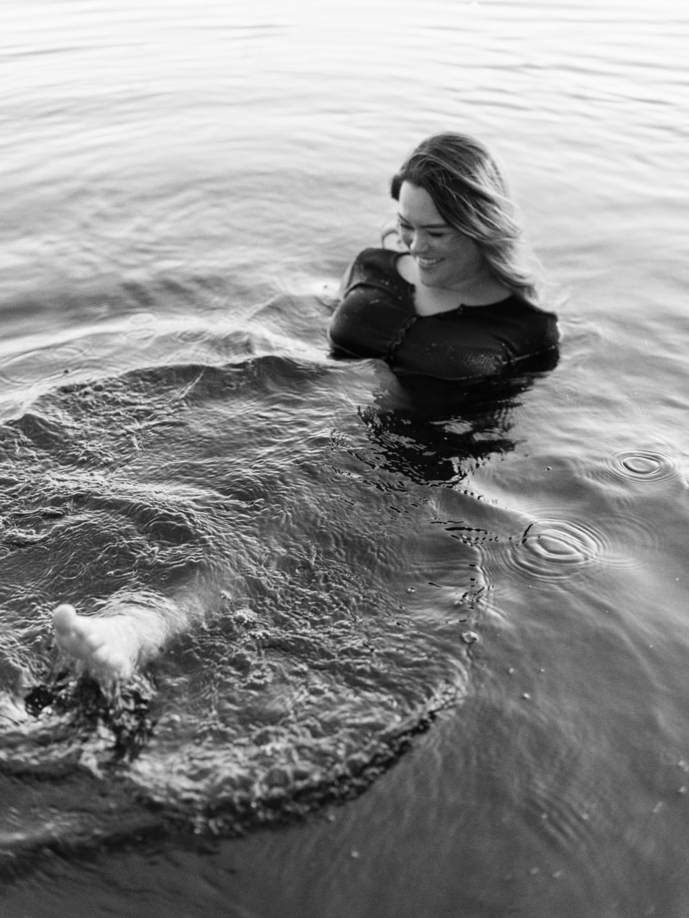 Joakim × Anna — Bröllopsfotograf och familjefotograf i Skåne och på Bjäre — Gravidfotografering i kvälljsljus, image 43