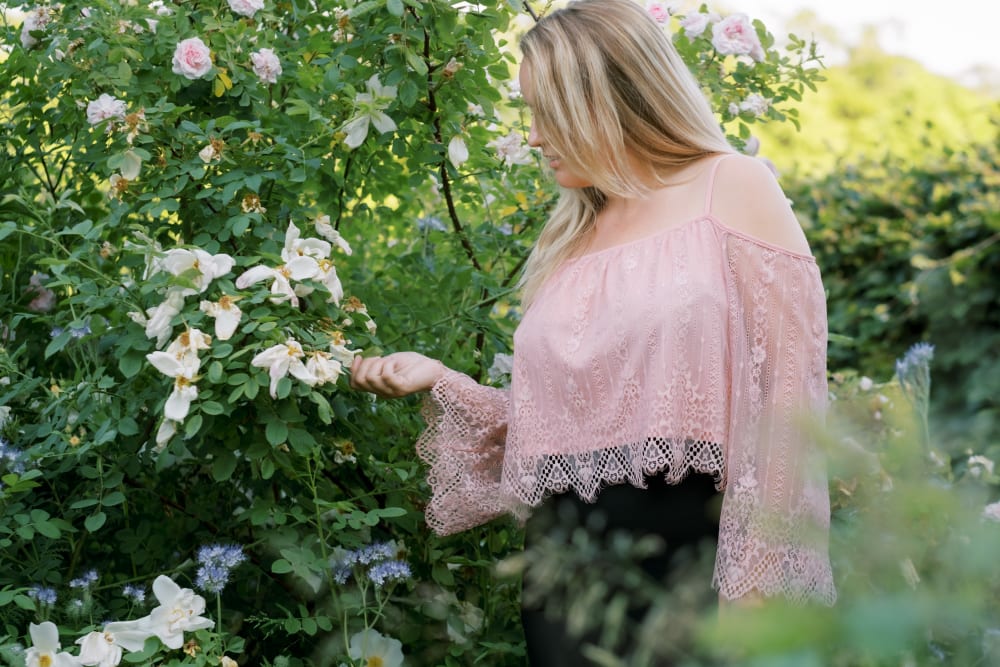 Joakim × Anna — Bröllopsfotograf och familjefotograf i Skåne och på Bjäre — Porträttfotografering i Milleniskogen, image 1