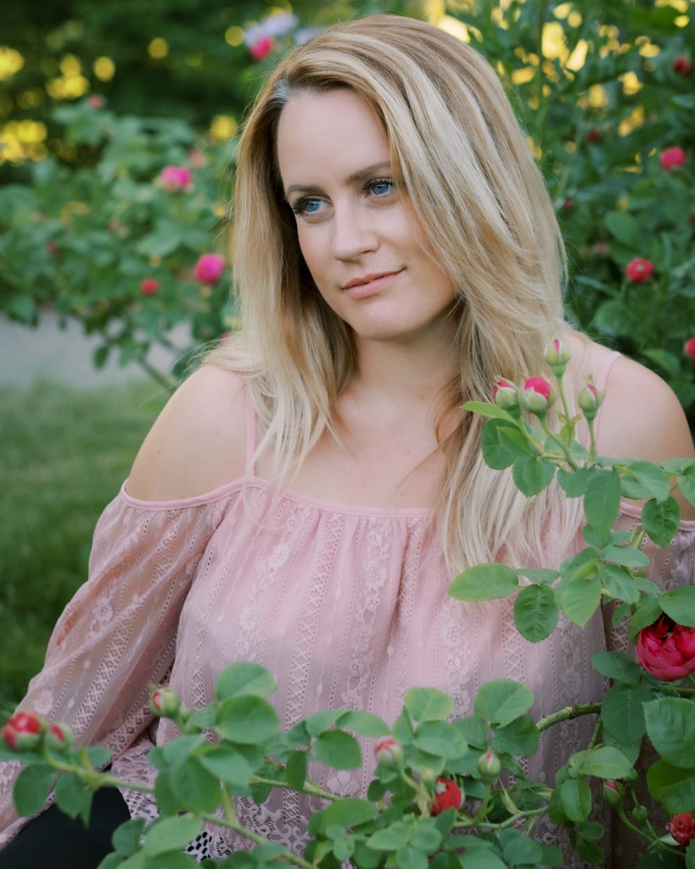 Joakim × Anna — Bröllopsfotograf och familjefotograf i Skåne och på Bjäre — Porträttfotografering i Milleniskogen, image 5