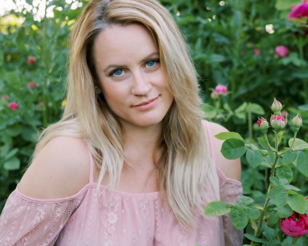 Joakim × Anna — Bröllopsfotograf och familjefotograf i Skåne och på Bjäre — Porträttfotografering i Milleniskogen, image 6