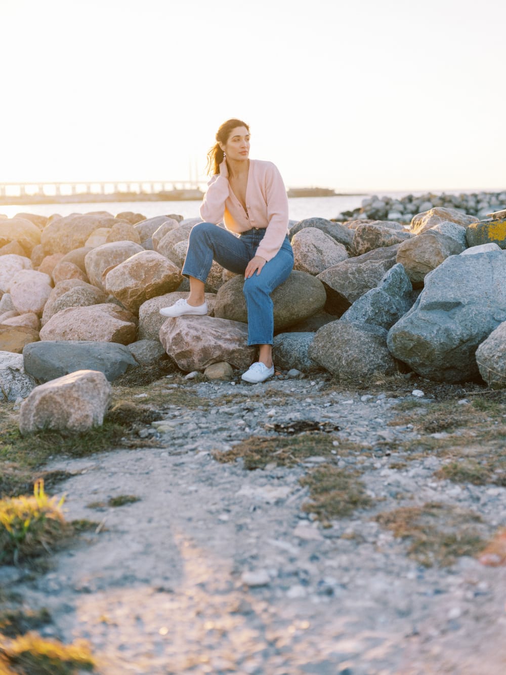 Joakim × Anna — Bröllopsfotograf och familjefotograf i Skåne och på Bjäre — Porträttfotografering vid havet, image 2
