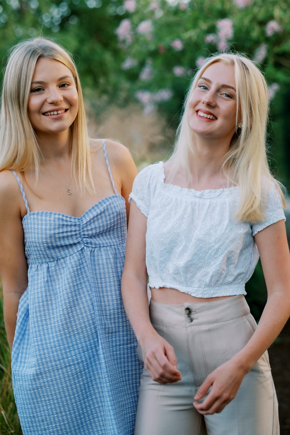 Joakim × Anna — Bröllopsfotograf och familjefotograf i Skåne och på Bjäre — Kusinfotografering i Slottsparken, image 11