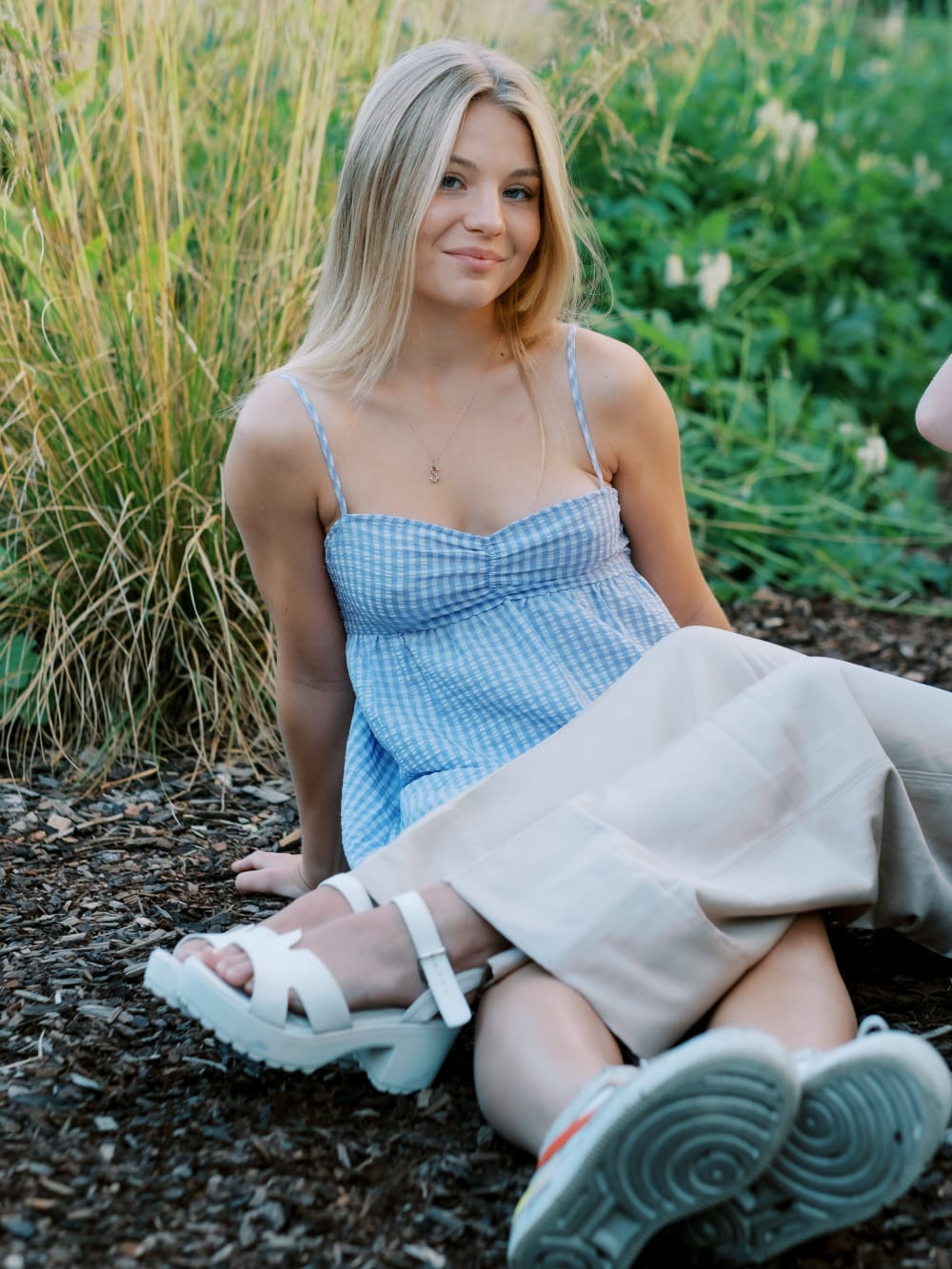 Joakim × Anna — Bröllopsfotograf och familjefotograf i Skåne och på Bjäre — Kusinfotografering i Slottsparken, image 13