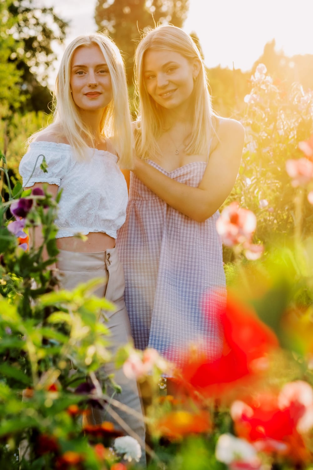 Joakim × Anna — Bröllopsfotograf och familjefotograf i Skåne och på Bjäre — Kusinfotografering i Slottsparken, image 14