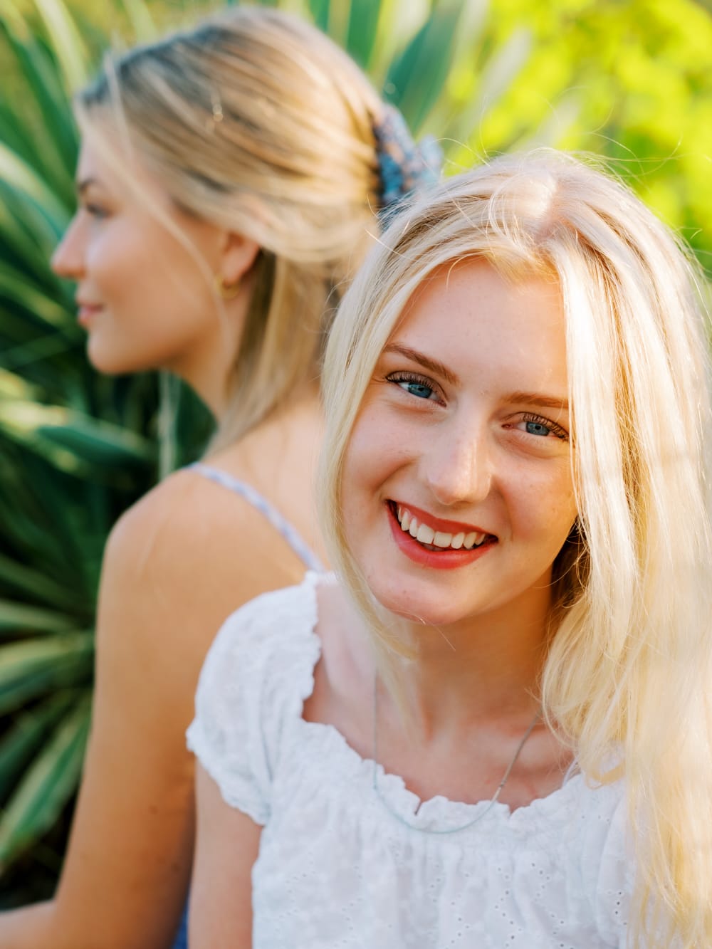 Joakim × Anna — Bröllopsfotograf och familjefotograf i Skåne och på Bjäre — Kusinfotografering i Slottsparken, image 3