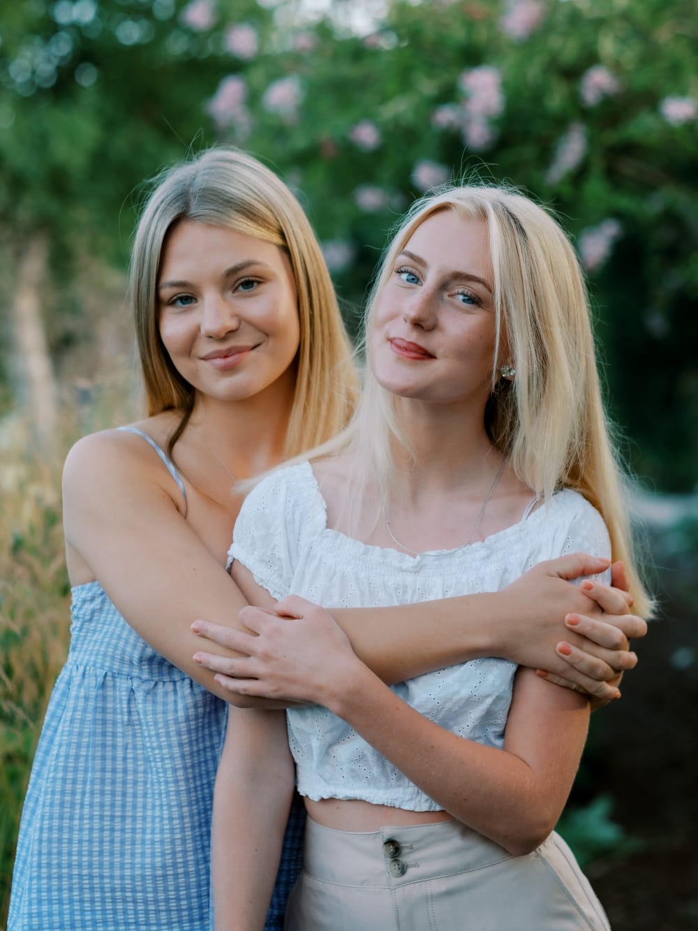 Joakim × Anna — Bröllopsfotograf och familjefotograf i Skåne och på Bjäre — Kusinfotografering i Slottsparken, image 9