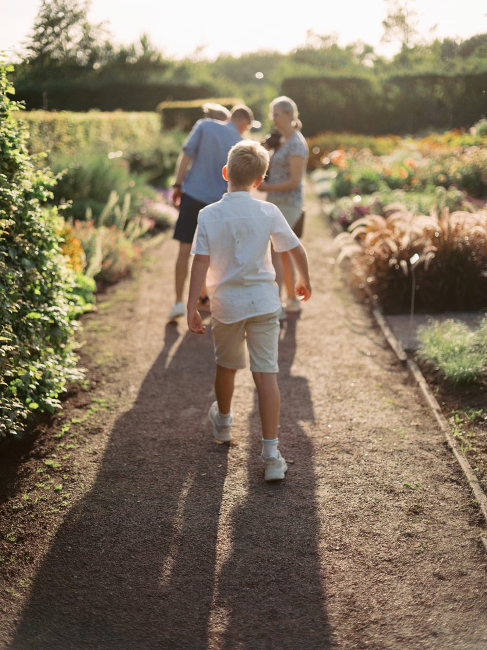 Joakim × Anna — Bröllopsfotograf och familjefotograf i Skåne och på Bjäre — Familjefotografering i kvällsljus, image 32