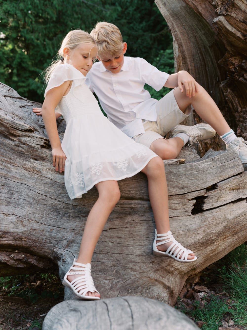 Joakim × Anna — Bröllopsfotograf och familjefotograf i Skåne och på Bjäre — Familjefotografering i kvällsljus, image 3