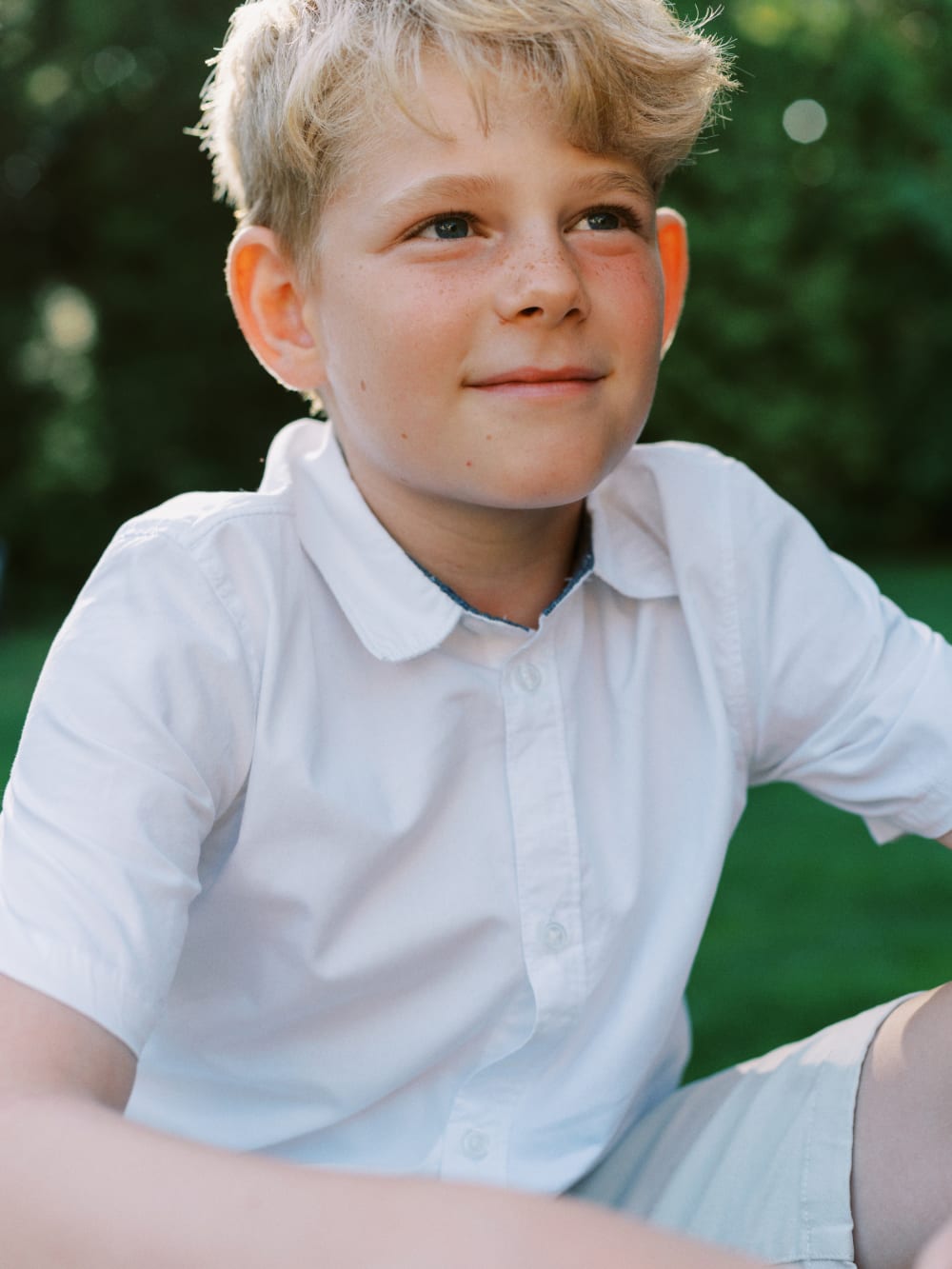 Joakim × Anna — Bröllopsfotograf och familjefotograf i Skåne och på Bjäre — Familjefotografering i kvällsljus, image 6