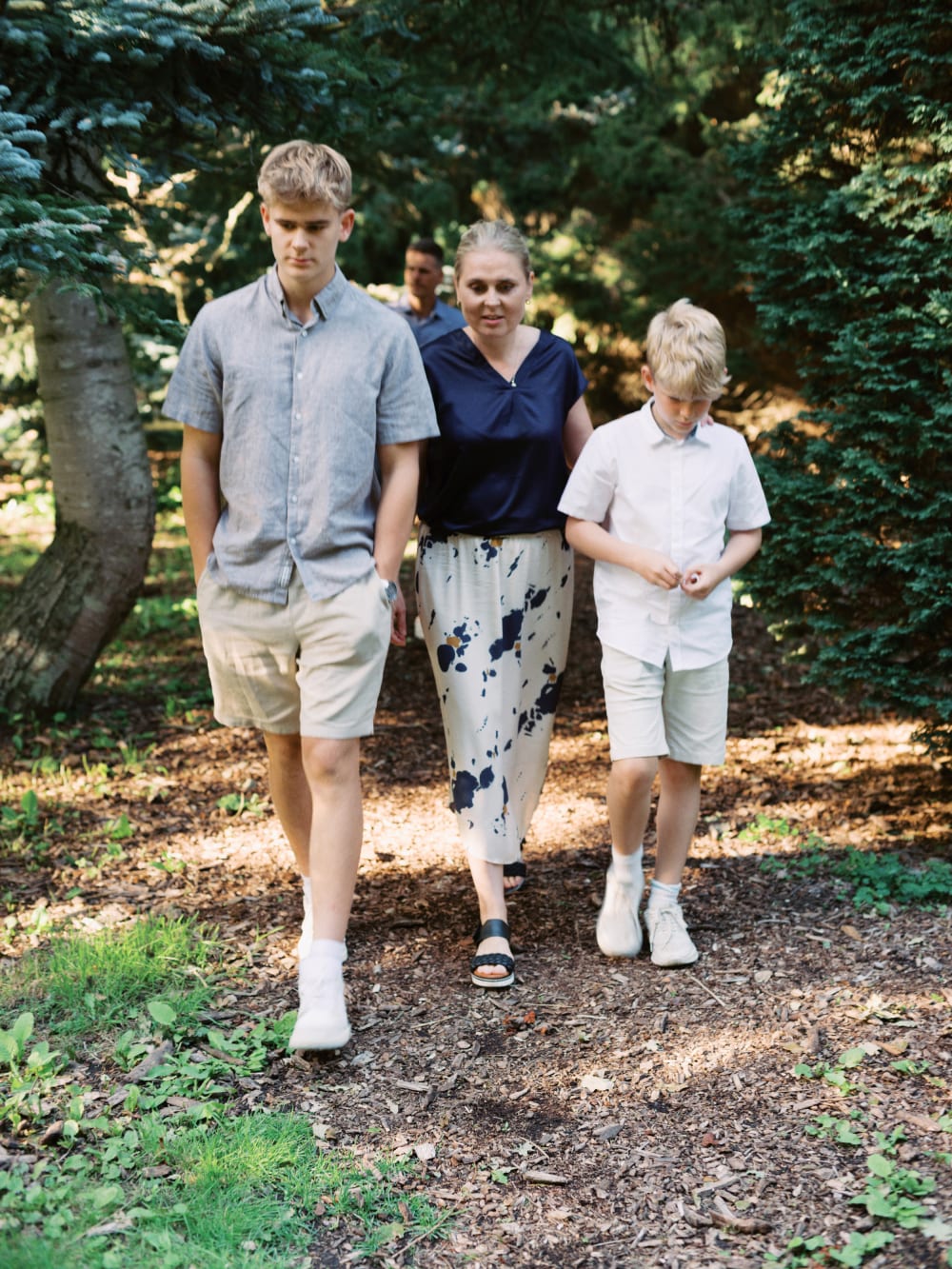 Joakim × Anna — Bröllopsfotograf och familjefotograf i Skåne och på Bjäre — Familjefotografering i kvällsljus, image 11