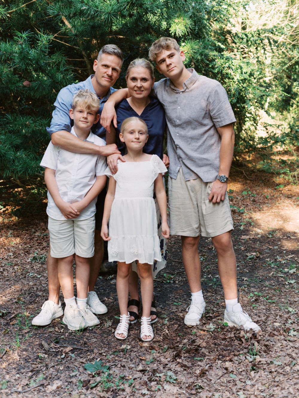 Joakim × Anna — Bröllopsfotograf och familjefotograf i Skåne och på Bjäre — Familjefotografering i kvällsljus, image 12