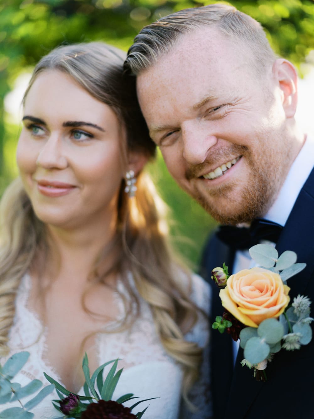 Joakim × Anna — Bröllopsfotograf och familjefotograf i Skåne och på Bjäre — Bröllopsporträtt på Flädie Mat och Vingård, image 6