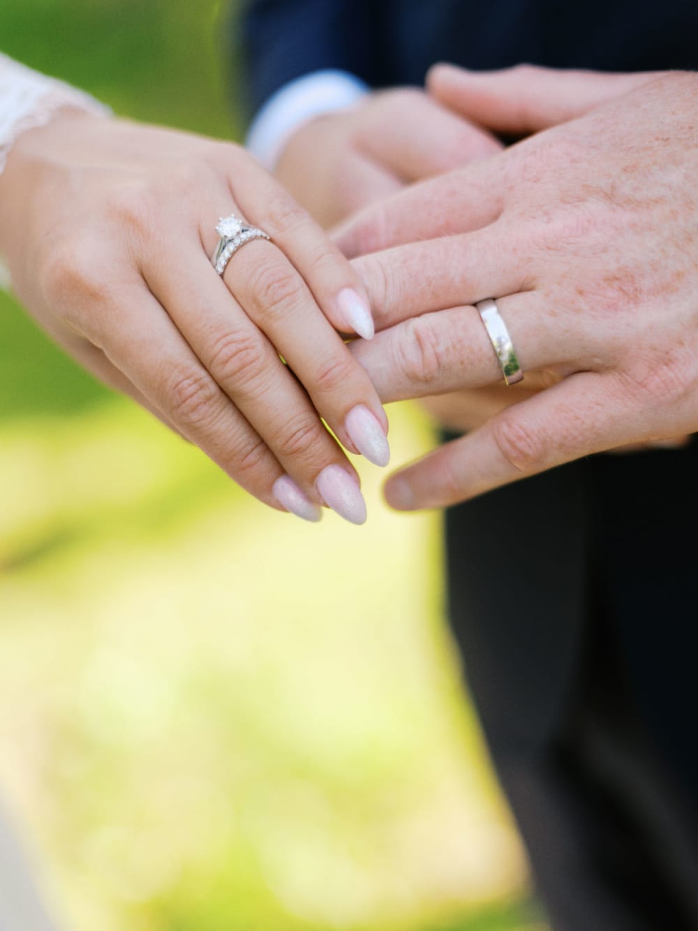 Joakim × Anna — Bröllopsfotograf och familjefotograf i Skåne och på Bjäre — Bröllopsporträtt på Flädie Mat och Vingård, image 17