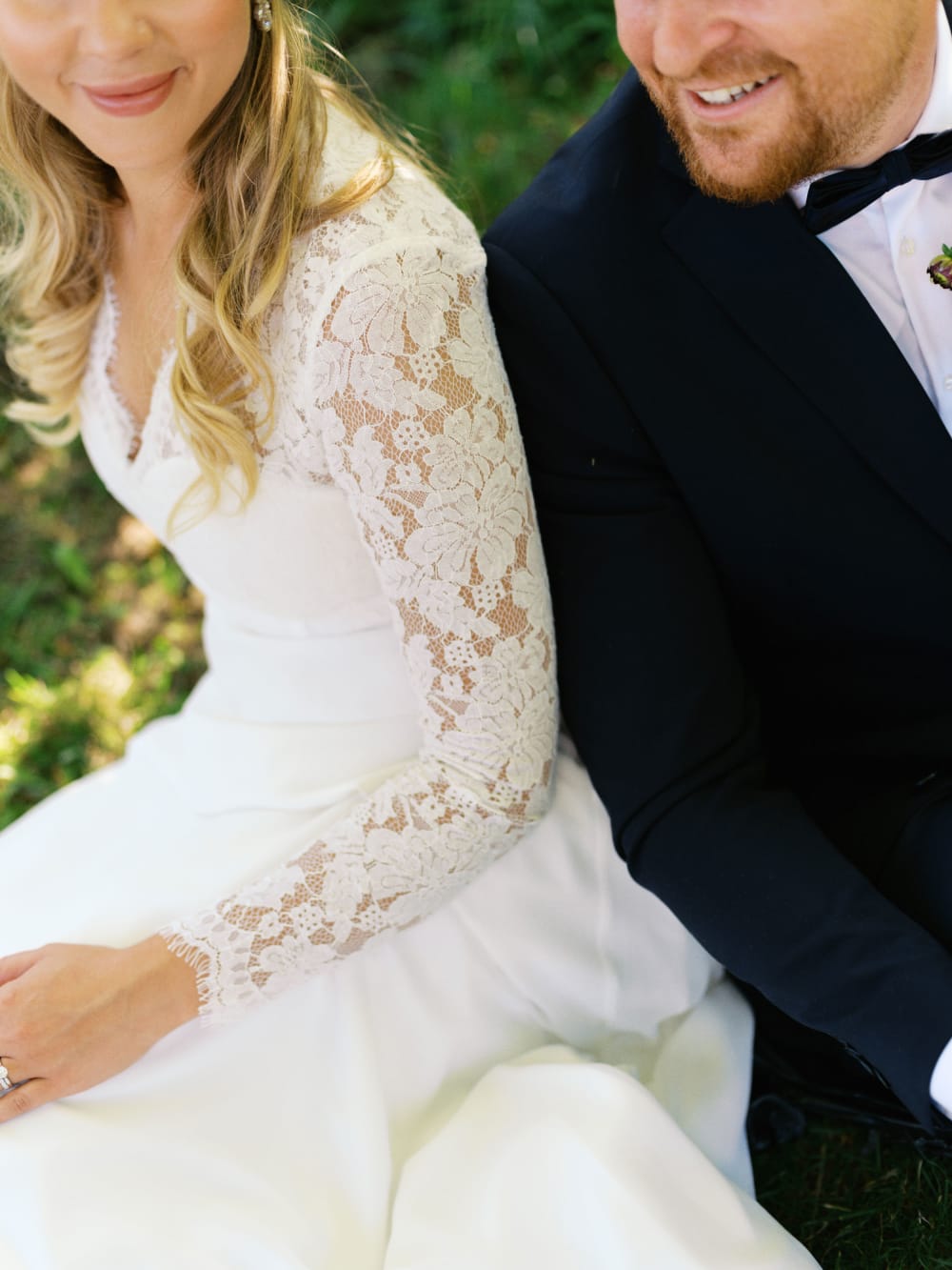 Joakim × Anna — Bröllopsfotograf och familjefotograf i Skåne och på Bjäre — Bröllopsporträtt på Flädie Mat och Vingård, image 25