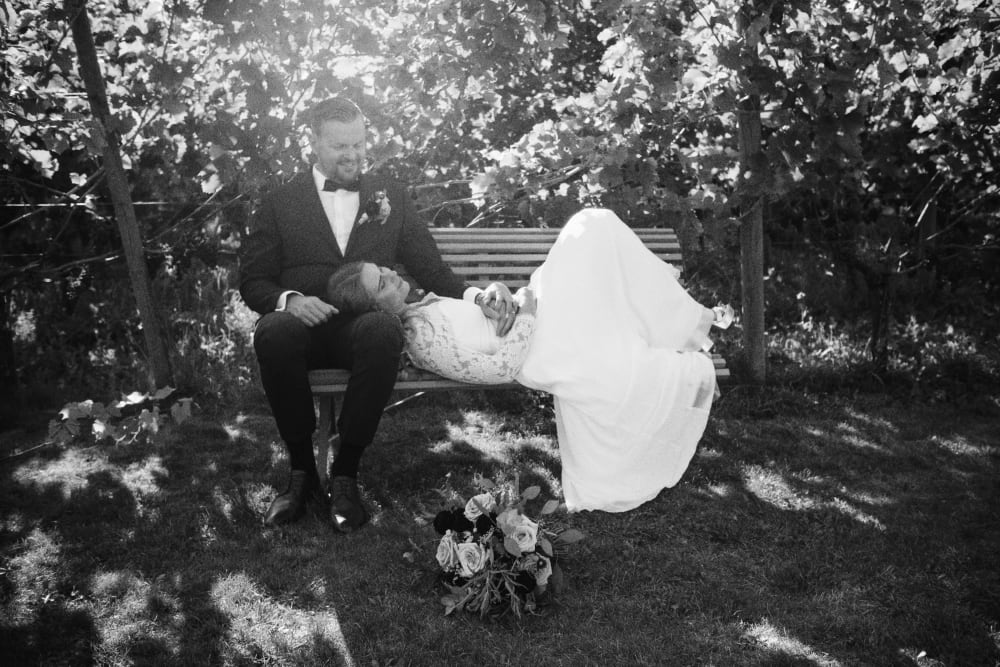 Joakim × Anna — Bröllopsfotograf och familjefotograf i Skåne och på Bjäre — Bröllopsporträtt på Flädie Mat och Vingård, image 27