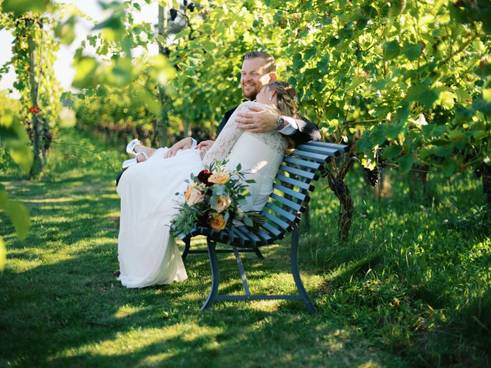 Joakim × Anna — Bröllopsfotograf och familjefotograf i Skåne och på Bjäre — Bröllopsporträtt på Flädie Mat och Vingård, image 31