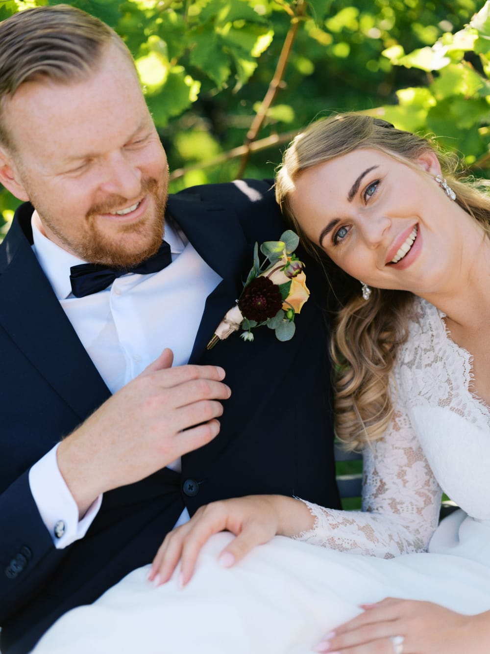 Joakim × Anna — Bröllopsfotograf och familjefotograf i Skåne och på Bjäre — Bröllopsporträtt på Flädie Mat och Vingård, image 33