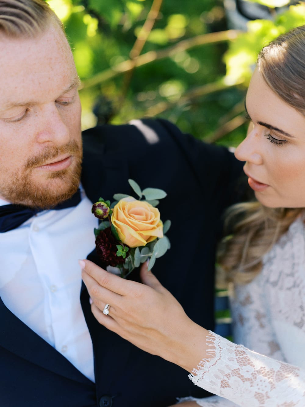 Joakim × Anna — Bröllopsfotograf och familjefotograf i Skåne och på Bjäre — Bröllopsporträtt på Flädie Mat och Vingård, image 34