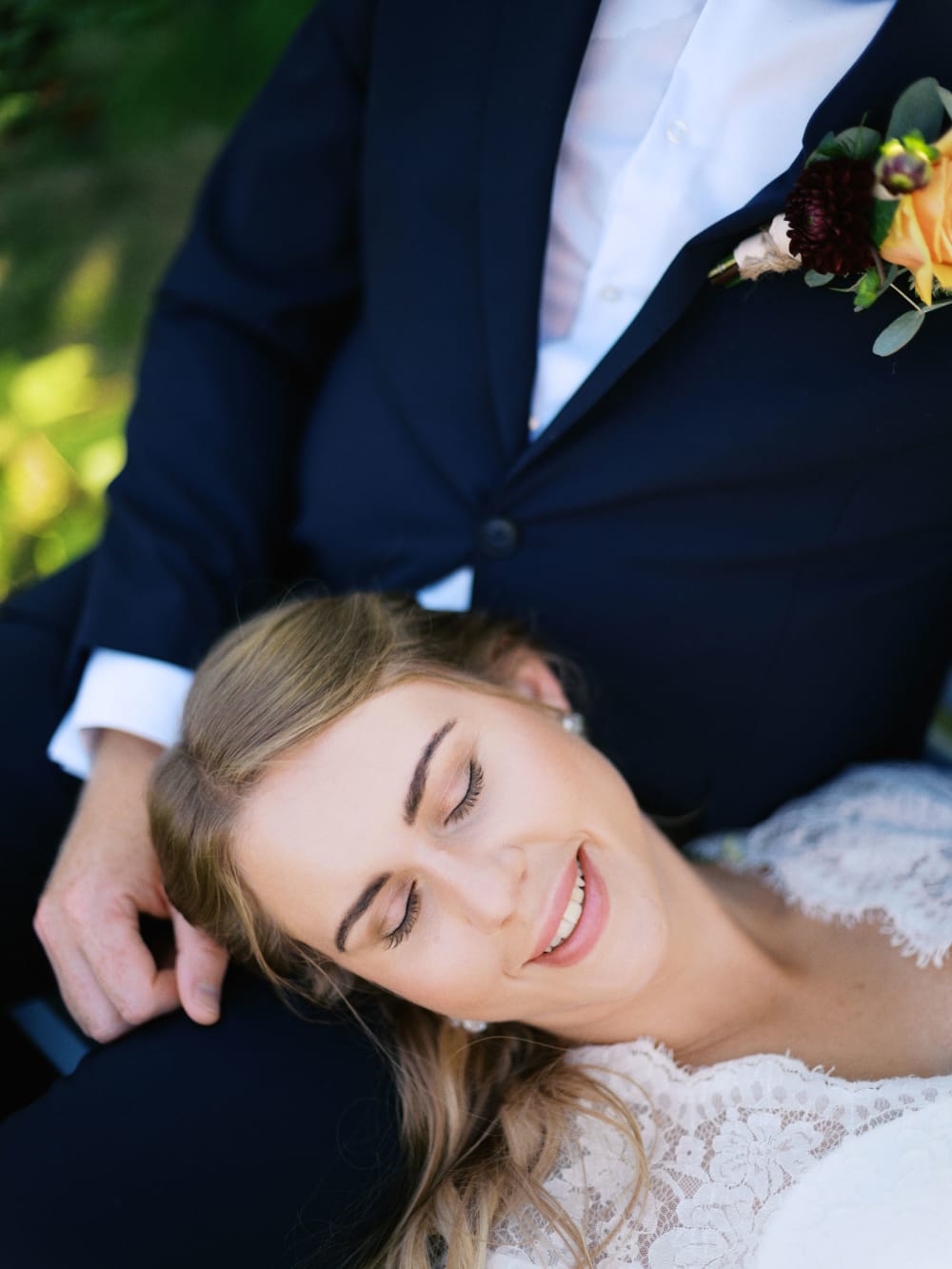 Joakim × Anna — Bröllopsfotograf och familjefotograf i Skåne och på Bjäre — Bröllopsporträtt på Flädie Mat och Vingård, image 36