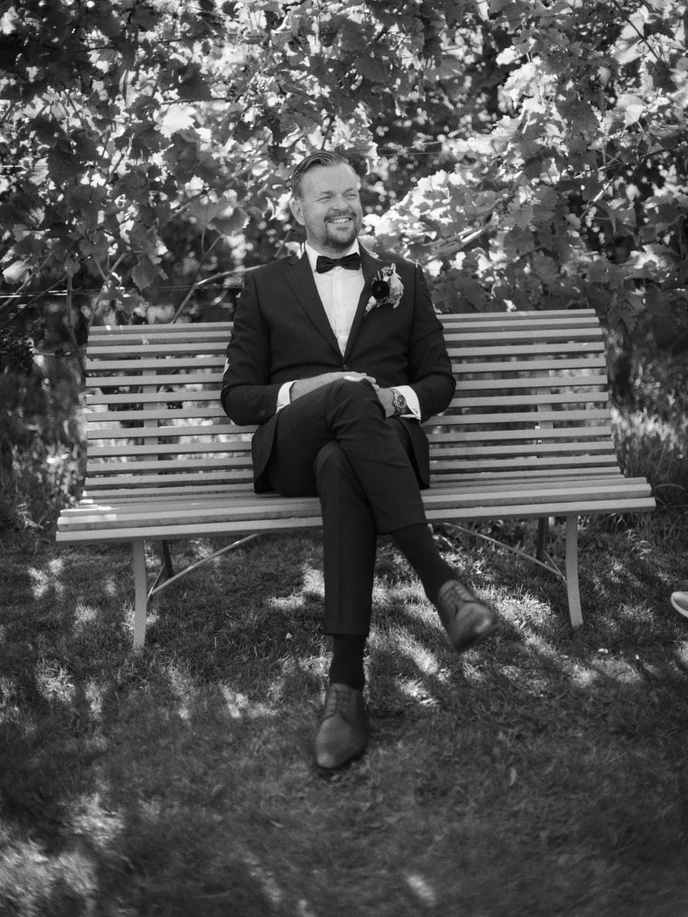 Joakim × Anna — Bröllopsfotograf och familjefotograf i Skåne och på Bjäre — Bröllopsporträtt på Flädie Mat och Vingård, image 37