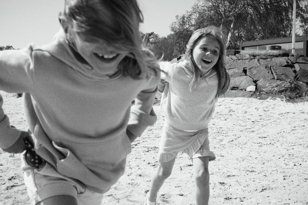 Joakim × Anna — Bröllopsfotograf och familjefotograf i Skåne och på Bjäre — Familjefotografering vid havet, image 16